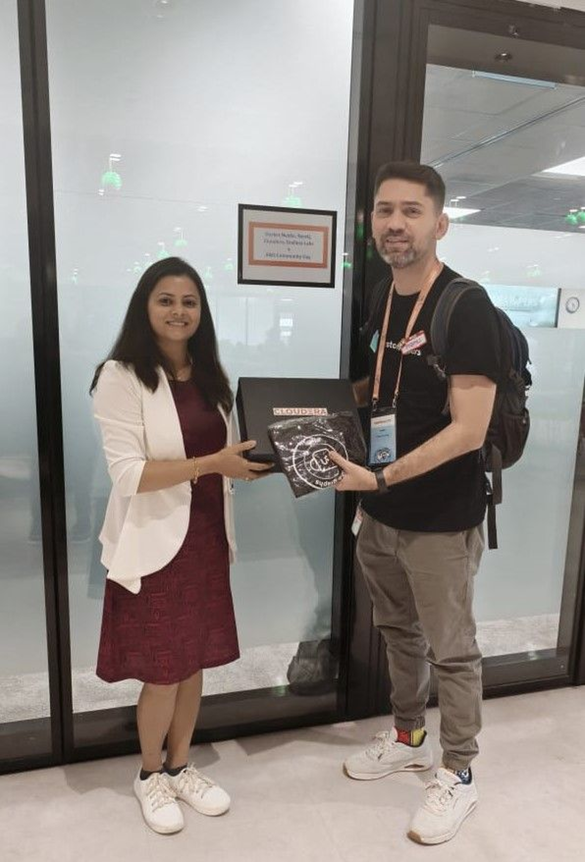 Samriddhi from Cloudera giving me a gift